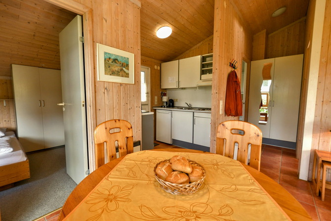 Ferienhaus in Pelzerhaken - Ferienhaus Typ A im Ferienpark AM WALDRAND - Essecke mit K&uuml;chenzeile