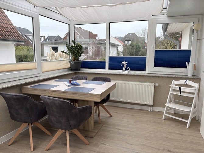 Ferienwohnung in Niendorf/Ostsee - Haus Edda FeWo Schwalbennest - Essbereich im Wintergarten