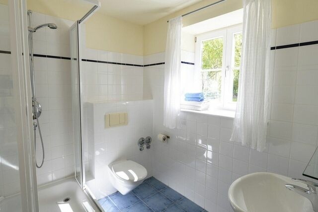 Ferienwohnung in Neuenkirchen (R&uuml;gen) - Gutshaus Grubnow Ferienwohnung 2 am Wasser Sauna und WLAN incl. - Bild 8